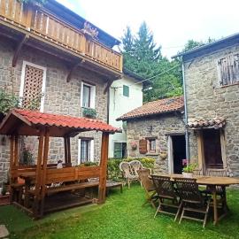 Il BORGO DEL VENTASSO, hotel Busanában