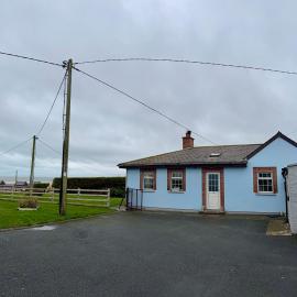 Beachfront Cottage in Clogherhead, hotel u gradu Clogherhead