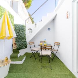 4 Bedroom House with Garden Parking in Benfica Lisbon