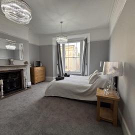 Sleeps 7 Beaches, restaurants, buses, nearby!