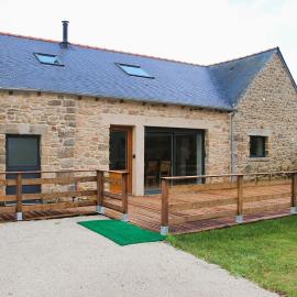 Grand gîte familial 12 personnes en Centre Bretagne, hotel in Saint-Nicolas-du-Pélem