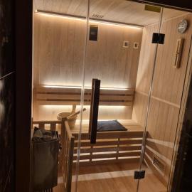 Appartement cosy de plein pied avec sauna, jardin et parking privé - proche gare et commerces, hotel in Fleury-les-Aubrais