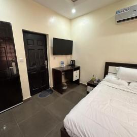 Casa La Quente - Single Room with Private Bathroom