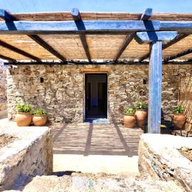 Boutique Cycladic Houses - Elegant & Private Stays Near Of The Beach، فندق في Merchia Beach
