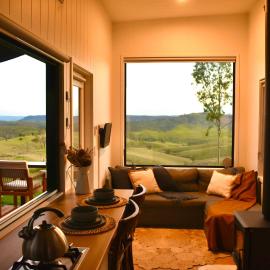 Ketchup's Bank Glamping, hotel di Boonah
