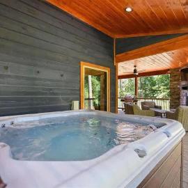 Private Luxury Cabin - Hot Tub - Fire Pit - Game Room, hotel din Broken Bow