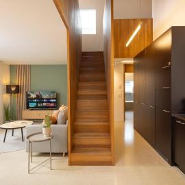 STAYY WarmWood Maisonette Premium Family and Business Suite - 24h Self Check-in - free Parking - 25' City Center, hotel en Dietikon