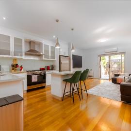 Walk to Flemington Racecourse - Free Parking & Wi-fi