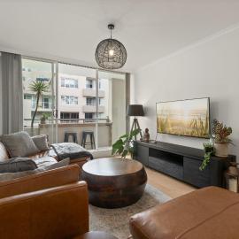 Spacious 1 Bed Near Manly Beach