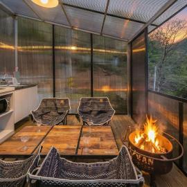 Gapyeong Ddobagi Pet & Spa Glamping, hotel v destinácii Kapchjong