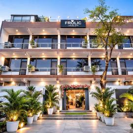 Frolic Hotel Near Sec 52 Noida Metro Station, hotel en Noida