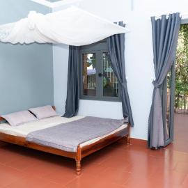 The Lazy Farm-Garden Central Room, hotel in Mewal