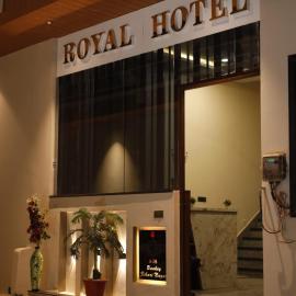 Royal Hotel, hotel em Begūn