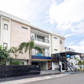 Rehat at Dago Sky Hotel: Bandung şehrinde bir otel