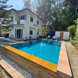 Private Pool Villa , 4BR, Fast WiFi, BBQ Garden, Hotel in Ban Dan Mai