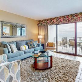 Pretty Condo with Gulf View Wet Bar Shared Pool Sauna & Fitness Center
