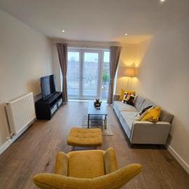 Stylish apartment available near WB Studio!, hotel in Watford West Station