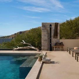 Luxauthentic villa with heated pool SALT STONE - sauna, jacuzzi, gym, outdoor kitchen with bbq, Hotel in Mimice
