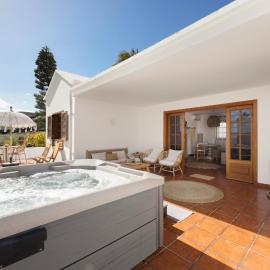 Home2Book Lanzarote Sunset & Jacuzzi House, hotell sihtkohas Charco del Palo