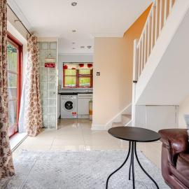 1 bed house Hendon 15 mins to Wembley Stadium & Central London M40, M1,M25 Free Parking