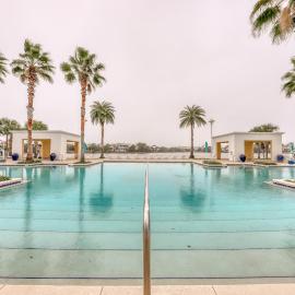 Enchanting & modern waterfront condo just steps to the beach pools & hot tubs, Hotel in Panama City Beach