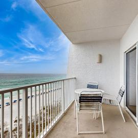Sixth-Floor Oceanfront Condo with washer&dryer Central AC pool