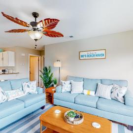 Miramar Beach condo with heated pool on-site private balcony washer&dryer AC, hotel em Destin