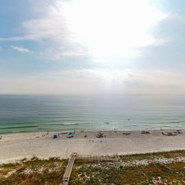 Gulf-front condo with views pools a hot tub and tennis, Hotel in Perdido Key