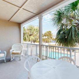 Sunny condo with pool hot tub pool views balcony & AC, Hotel in Perdido Key