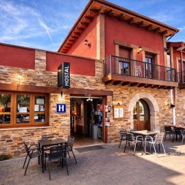 hostal Saint James Way，卡卡維洛斯的飯店
