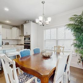 Home with pool & dock access - blocks to beach Powell Lake & state park, hotel di Inlet Beach