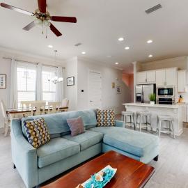 Lovely Two-Story Home with Porches Access to Pool & Dock, hotel i Inlet Beach
