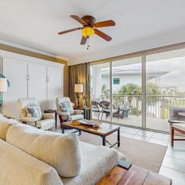 Lovely condo with pool hot tub modern furnishings pickleball - near beach, hotel a Seacrest