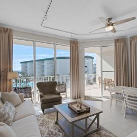 Bright Gulf-view condo with balcony pool seasonal beach service & pickleball, Hotel in Santa Rosa Beach