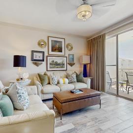 Condo with pickleball - steps from the Gulf & quick walk to dining & shops, Hotel in Seacrest