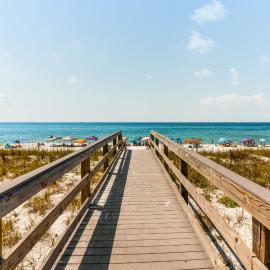 Coastal Townhouse with WiFi Central AC and Shared Pool, hotel in Navarre
