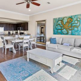 Gulfside condo with wifi private balcony central ac W&D pool and hot tub
