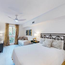 Baytowne Wharf studio with a kitchenette plus pool hot tub & fitness room