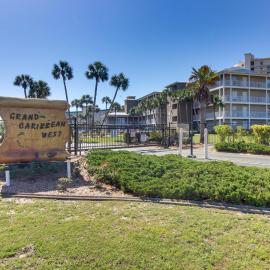 Updated condo with balcony central AC pools hot tub grills & beach access, hotel a Perdido Key