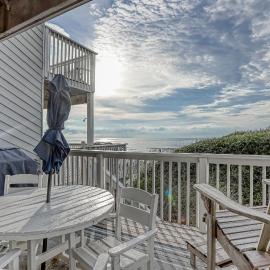 Gulf-front townhome with gorgeous beach access 4 Gulf-view decks shared pools、Cape San Blasのホテル
