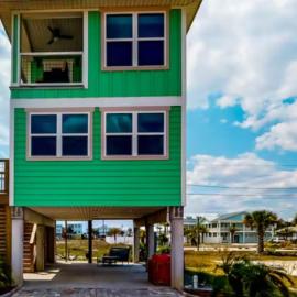 Newly built cottage with historical details WiFi & central AC - steps to beach, Hotel in Mexico Beach