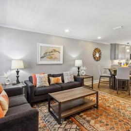 Ocean-view townhouse across street from beach with patio W&D streaming AC, Hotel in Port Saint Joe