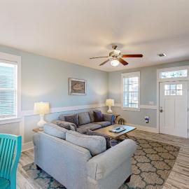 Charming Cottage with Hot Tub Fitness Center & Nature Trails