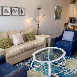 Stylish ocean-area home with generous space and short walk to the beach, hotel a Mexico Beach
