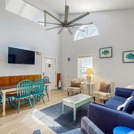 Dog-friendly Condo with a Shared Pool Great Beach Vibes & Stunning Views, hotel em St. George Island