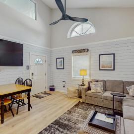 Great dog-friendly home with Gulf views shared pool just steps from the Gulf, hotel em St. George Island