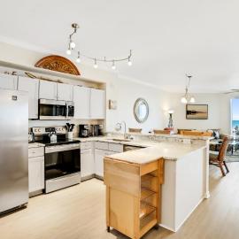 Oceanfront condo with pool hot tub sauna gym bikes tennis - lovely balcony, Hotel in Santa Rosa Beach