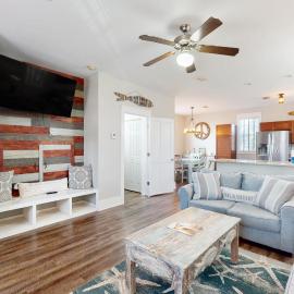 2-story beach cottage with pools hot tub gym patio & AC - dog-friendly