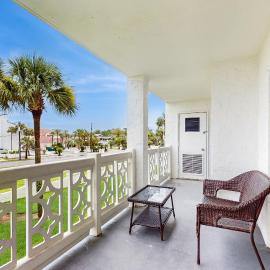 Cozy coastal escape condo with shared pool Beach access Gym and Sauna