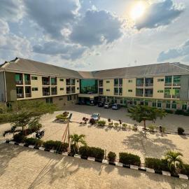 Monarchs Luxury Palace hotel, hotel v Ilorinu